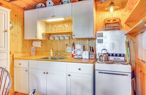 Waterboro Cabin | 'Camp Crescendo' Rustic Waterboro Cabin By Lake