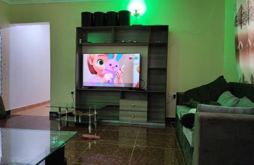 Uasin Gishu House | Pet-Friendly Camp-Flo Guest House with Cozy Fireplace
