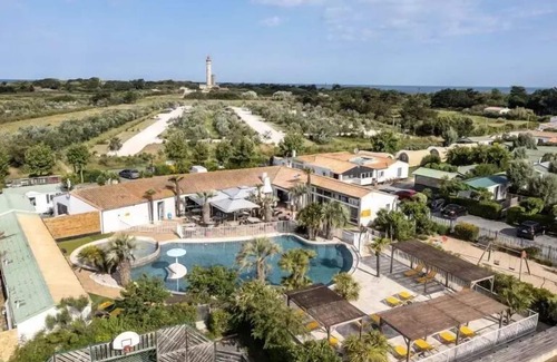 Saint-Clement-des-Baleines House | Unforgettable Stay at Camping Romanée La Plage with Ocean View