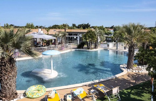 Saint-Clement-des-Baleines House | Relax at Camping Romanée La Plage: Premium Mobile Home Getaway