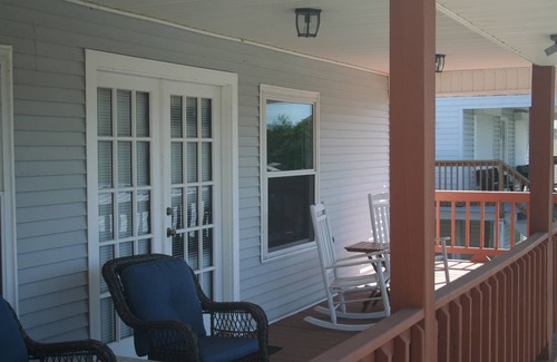 Barataria House | Relax at Camp Gator: Family-Friendly with Spa & Hot Tub