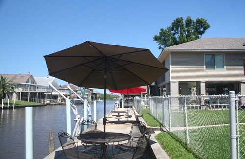 Barataria House | Relax at Camp Gator: Family-Friendly with Spa & Hot Tub