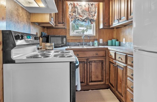 Wappapello Cabin | Ocean View Camp Minnow Beach House: 10/10 Guest Rated Stay