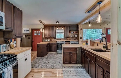 Brantingham House | Cozy Camp Pinecone in Brantingham: Family & Pet-Friendly Stay