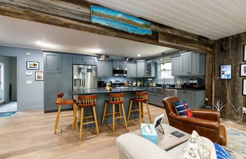 Dryden Cottage | Ideal Retreat: Camp Quality Time with Hot Tub & Ocean View