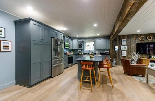 Dryden Cottage | Ideal Retreat: Camp Quality Time with Hot Tub & Ocean View