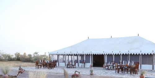 Bikaner Resort | Discover Camp Rajputana: Family-Friendly Retreat