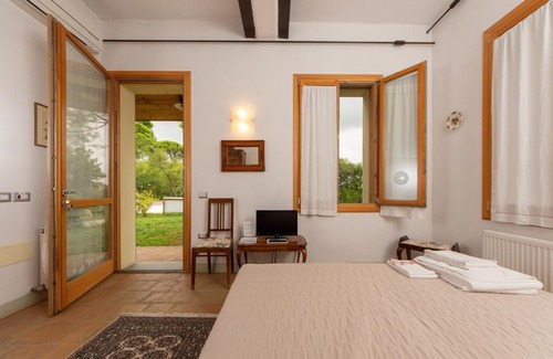 Oriolo dei Fichi House | Experience Campanacci Agriturismo: Oceanfront & Pet Friendly