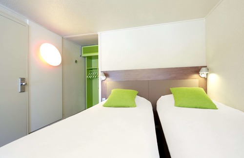 Fouquieres-les-Bethune Hotel | Budget-Friendly Campanile Bethune Fouquieres with Dining