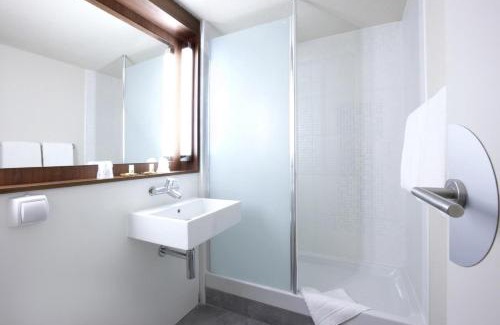 Chartres Hotel | Pet-Friendly Campanile Chartres with Ocean View Amenities