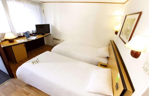 Thiers Hotel | Comfortable Stay at Campanile Clermont Thiers with Spa