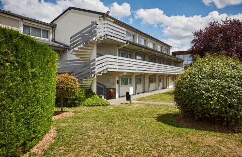 Bonneuil-sur-Marne Hotel | Pet-Friendly Stay at Campanile Créteil - Family Comfort Awaits