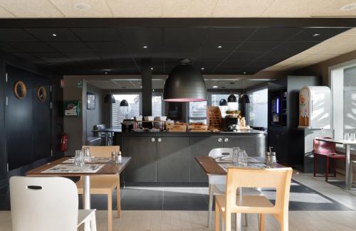 Bonneuil-sur-Marne Hotel | Pet-Friendly Stay at Campanile Créteil - Family Comfort Awaits