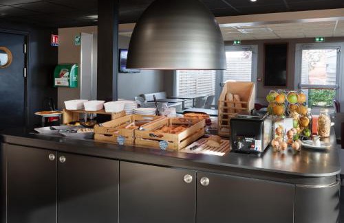 Bonneuil-sur-Marne Hotel | Pet-Friendly Stay at Campanile Créteil - Family Comfort Awaits