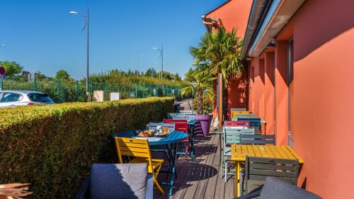 Saint-Apollinaire Hotel | Pet-Friendly Stay at Campanile Dijon Est - Saint Apollinaire