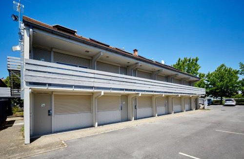 Corbeil-Essonnes Hotel | Pet-Friendly Campanile Evry Ouest with Great Amenities