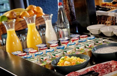 Corbeil-Essonnes Hotel | Pet-Friendly Campanile Evry Ouest with Great Amenities