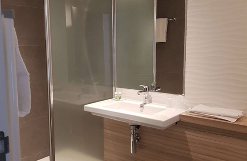 Fontainebleau Hotel | Inviting Campanile Fontainebleau: Guest Rated 9.2 & Spa