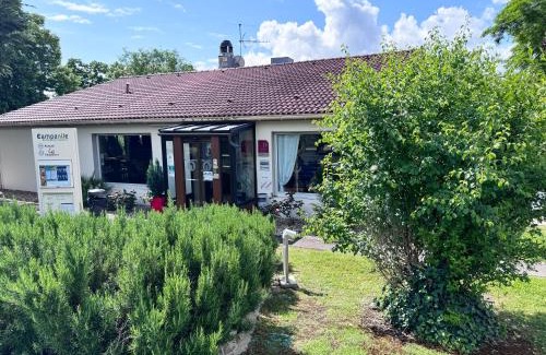 L'Isle-d'Abeau Hotel | Pet-Friendly Campanile L'Isle d'Abeau with Ocean Views