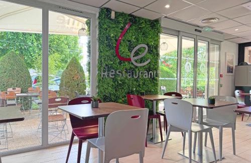 L'Isle-d'Abeau Hotel | Pet-Friendly Campanile L'Isle d'Abeau with Ocean Views