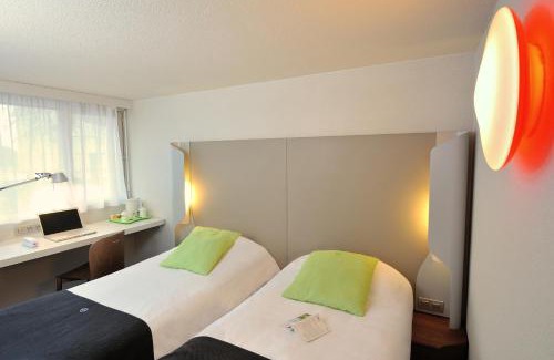 Saint-Laurent-de-Mure Hotel | Discover Campanile Lyon Est Aéroport with Ocean Views