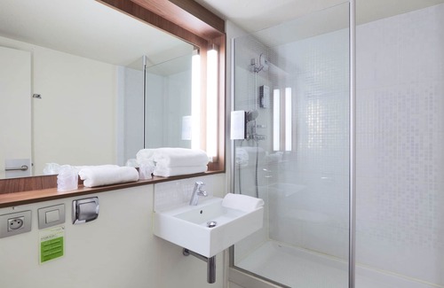 Feyzin Hotel | Discover Campanile Lyon Sud - Feyzin: Spa & Family Dining
