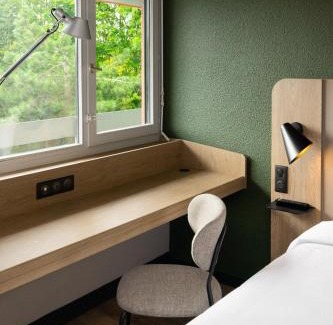 Les Ulis Hotel | Convenient Campanile Les Ulis with Pet-Friendly Amenities