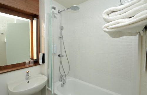 L'Arenas Hotel | Convenient Campanile Nice Aéroport with Family-Friendly Amenities