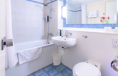 Runcorn Hotel | Comfortable Stay at Campanile Runcorn: Family-Friendly Amenities