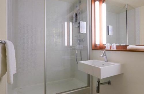 Chambray-les-Tours Hotel | Pet-Friendly Retreat at Campanile Tours Sud - Chambray-Les-Tours
