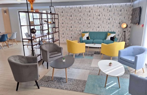 Buc Hotel | Welcoming Stay at Campanile Versailles - Buc with Spa & Breakfast