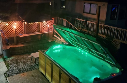 Alto House | Lakefront Retreat with Hot Tub Spa & Tiki Bar Experience