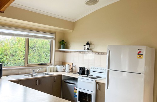 Coronet Bay House | Idyllic Campbell Croft: Family-Friendly Escape with Kitchen