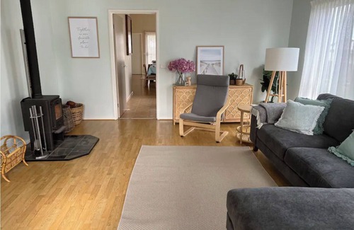 Coronet Bay House | Idyllic Campbell Croft: Family-Friendly Escape with Kitchen