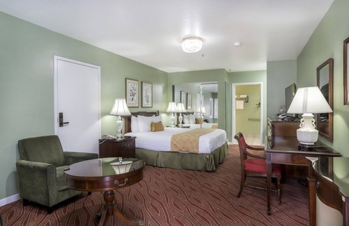 Campbell Hotel | Comfort and Convenience at Campbell Inn with Spa Access