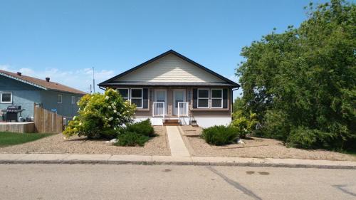 Gull Lake Apartment | Top-Rated Family Haven: Campbell's Accommodations