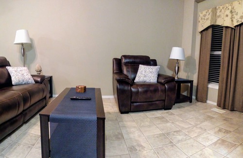 Gull Lake House | Exceptional Campbell's Modern Duplex with Kitchen & Breakfast