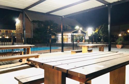 Campbelltown Hotel | Discover Campbelltown Colonial Motor Inn: Family-Friendly Stay