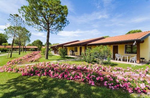 Peschiera del Garda Resort | Discover Comfort at Campeggio del Garda with Ocean Views