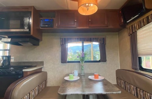 Tabio Cabin | Discover Camper House Col: Pet-Friendly Retreat with Spa