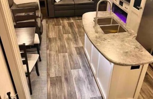 Savannah House | Family-Friendly Camper/RV Experience in Scenic Savannah
