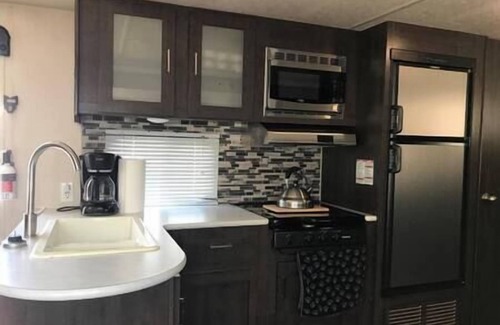Aurora House | Cozy RV Escape with Ocean View and Breakfast Included