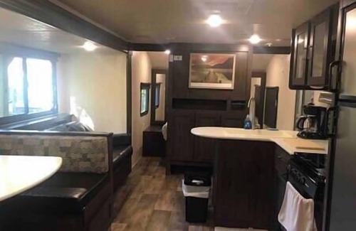 Aurora House | Cozy RV Escape with Ocean View and Breakfast Included