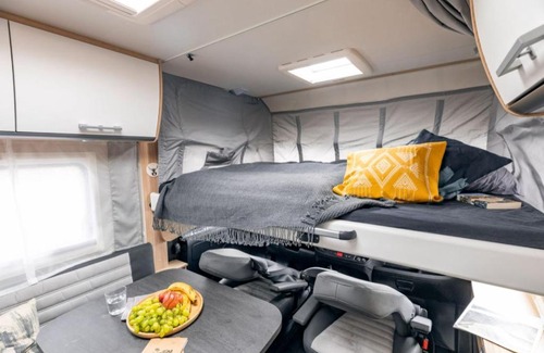 Sankt Georgen im Attergau House | Discover the Family-Friendly Camper Wohnmobil Sunlight I68