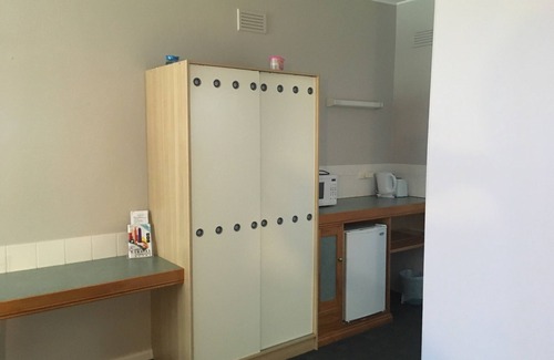 Camperdown Hotel | Budget-Friendly Camperdown Cascade Motel with Family Amenities