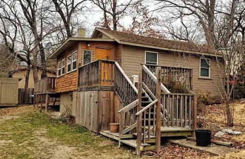 Rockaway Beach House | Relaxing Campfire Cabin at the Lake - Family Friendly Retreat