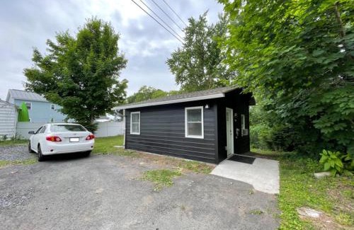 Lincoln Park House | Cozy Campfire Cottage with Fireplace & Family-Friendly Fun
