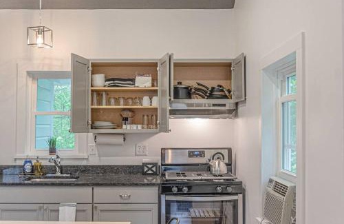Lincoln Park House | Cozy Campfire Cottage with Fireplace & Family-Friendly Fun