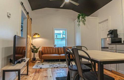 Lincoln Park House | Cozy Campfire Cottage with Fireplace & Family-Friendly Fun