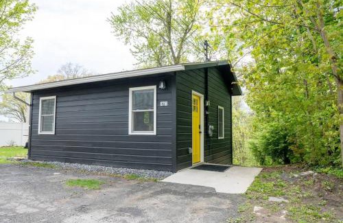 Lincoln Park House | Cozy Campfire Cottage with Fireplace & Family-Friendly Fun